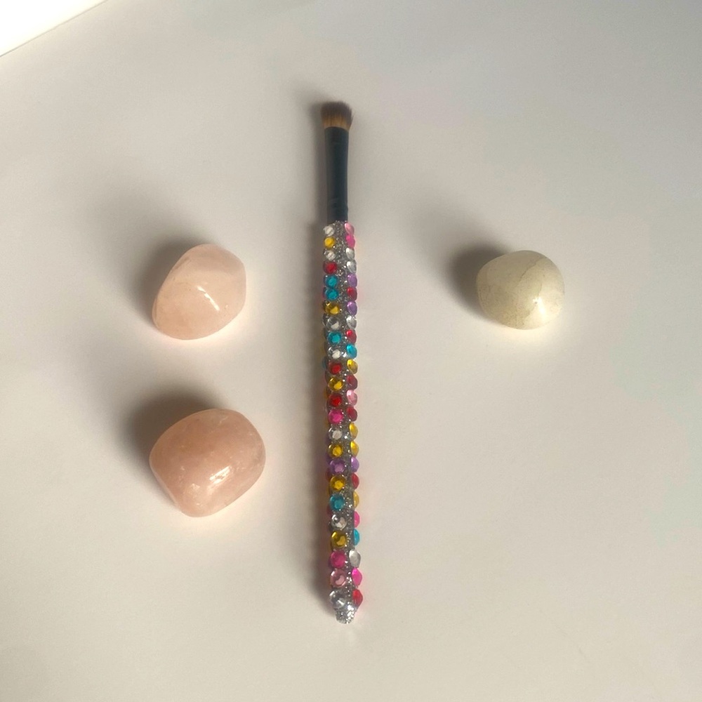 ANGLED EYESHADOW BRUSH
